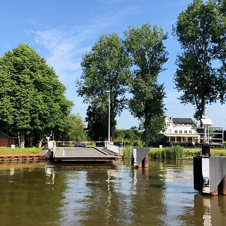 Kate Unter Reet Im Gruenen * Buchholz (Dithmarschen)